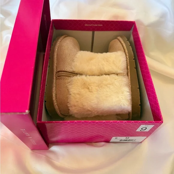 Kelly & Katie gold metallic boots 9M - Picture 2 of 3